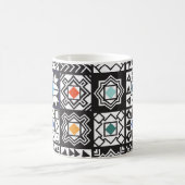 Patchwork Maori: Ethnisches Teppichdesign. Kaffeetasse (Mittel)