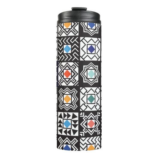 Patchwork Maori: Ethnisches Teppichdesign. Thermosbecher (Vorderseite)