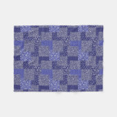 Patchwork Muster Chintz Shades of Blue Polka Dot Fleecedecke (Vorderseite (Horizontal))