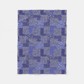 Patchwork Muster Chintz Shades of Blue Polka Dot Fleecedecke (Vorderseite)