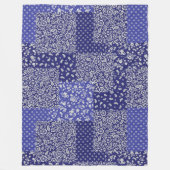 Patchwork Muster Chintz Shades of Blue Polka Dot Fleecedecke (Vorderseite)