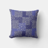 Patchwork Muster Chintz Shades of Blue Polka Dot Kissen (Vorderseite)