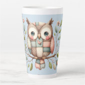 Patchwork Owl in Whimsical Woodland Milchtasse (Vorderseite)