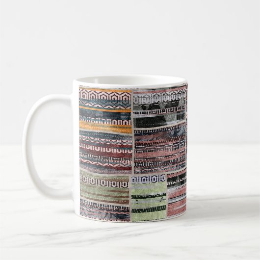 Patchwork Quilt Collage Nahtloses Drucken. Kaffeetasse (Links)