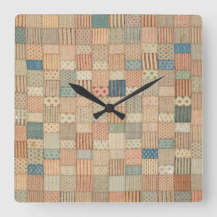 Patchwork-Quilt in gedämpften Farben Quadratische Wanduhr