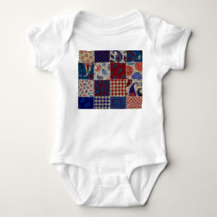 Patchwork-Rauleinwand, Imitationsmuster. Baby Strampler
