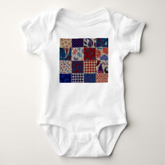 Patchwork-Rauleinwand, Imitationsmuster. Baby Strampler (Vorderseite)