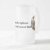 Patchwork-Sphere: Gemütlicher gequilter Fußballbal Mattglas Bierglas (VorderseiteRechts)