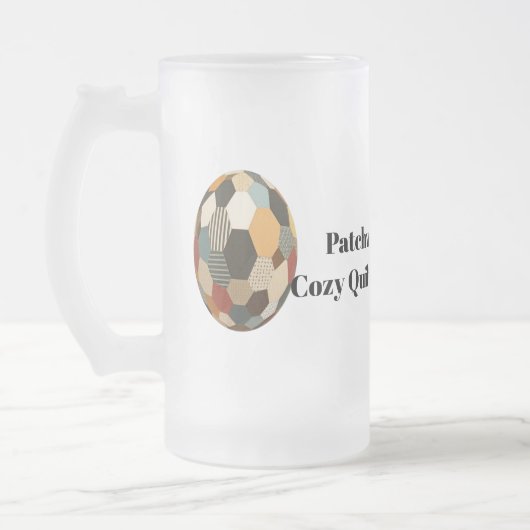 Patchwork-Sphere: Gemütlicher gequilter Fußballbal Mattglas Bierglas (Links)