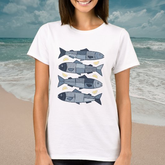 Patchwork-Stil-Sardinen Küstenstrand-Thema T-Shirt