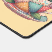 Patchwork-Teacup mit Whimsical-Blume Schreibtischunterlage (Ecke)