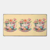 Patchwork-Teacup mit Whimsical-Blume Schreibtischunterlage (Vorderseite)