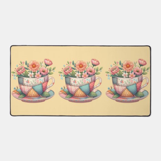Patchwork-Teacup mit Whimsical-Blume Schreibtischunterlage (Vorderseite)