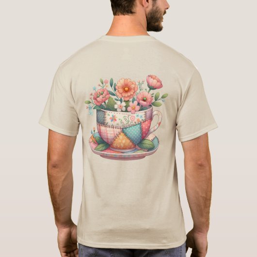 Patchwork-Teacup mit Whimsical-Blume T-Shirt (Rückseite)
