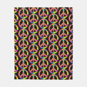 Patchy Peace Fleecedecke