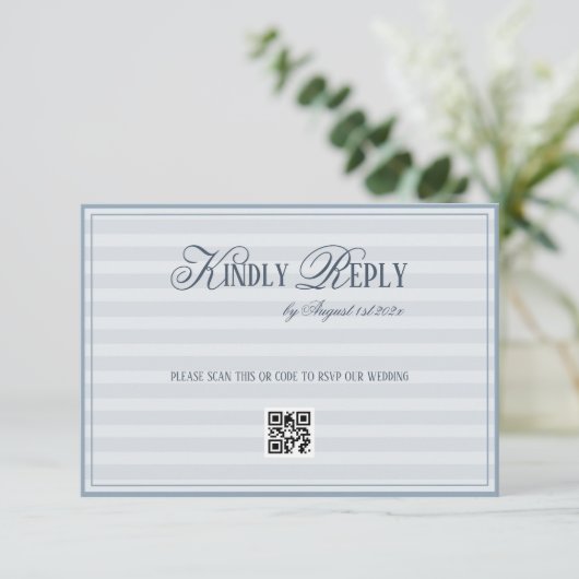 Patel Blaugestreifter Hochzeits-QR-Code RSVP Karte (Stehend Vorderseite)