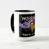 Pathfinder-Abzeichen -"First in Last Out" Tasse (Vorderseite Links)