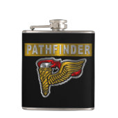 Pathfinder-Abzeichen – „Pathfinder“-Flasche Flachmann (Vorderseite)
