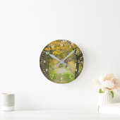 Pathway in Autumn Runde Wanduhr (Zuhause)