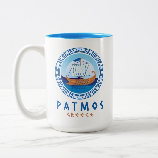 Patmos, Griechenland, griechisches Schiffsdesign Zweifarbige Tasse (Links)