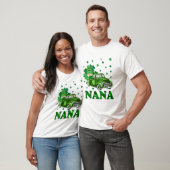 Patricks Day Gnome Nana Kariert T-Shirt (Unisex)