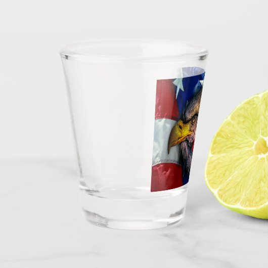 Patriotic American Flag Bald Eagle Wolf Schnapsglas (Links)