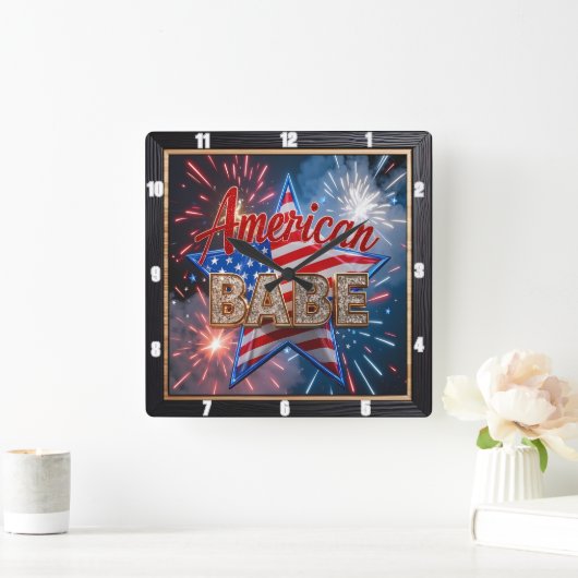 Patriotic Babe American Flag Quadratische Wanduhr (Zuhause)