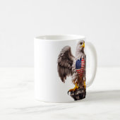 Patriotic Bald Eagle mit amerikanischem FlaggenEmb Kaffeetasse (VorderseiteRechts)
