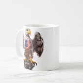 Patriotic Bald Eagle mit amerikanischem FlaggenEmb Kaffeetasse (Vorderseite Links)