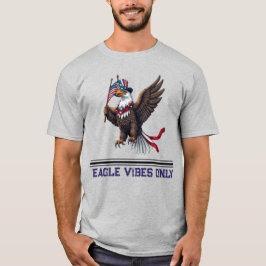 Patriotic Bald Eagle mit amerikanischer Flagge - 4 T-Shirt