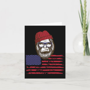 Patriotic Bigfoot trägt US-Hut und Amsel; Gles 4th Karte