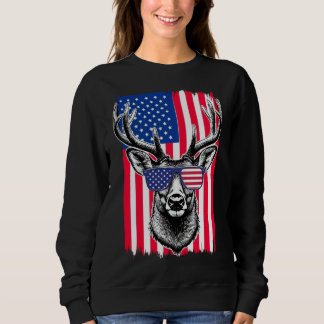 Patriotic Deer trägt eine amerikanische Flaggenson Sweatshirt