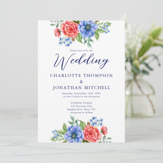 Patriotic Floral Red White Blue 4. Juli Hochzeit Einladung (Stehend Vorderseite)
