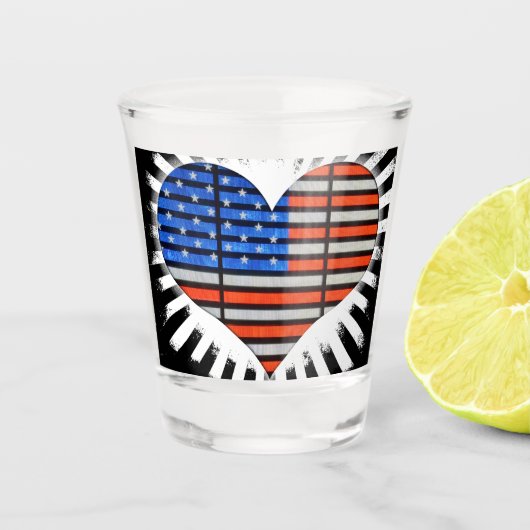 Patriotic Heart American Flag Schnapsglas (Vorderseite)