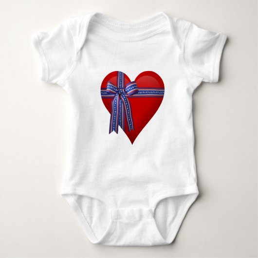 Patriotic Heart Grafik Baby Strampler (Vorderseite)