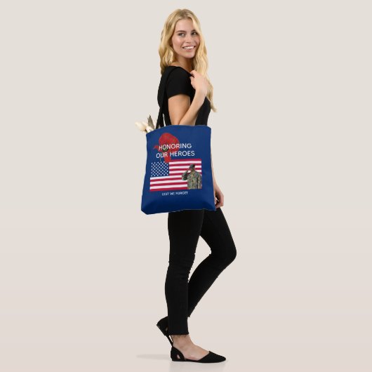 Patriotic HONORING UNSERE HEROES Veterans Memorial Tasche (Am Model)