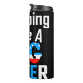 Patriotic, ich werde eine große Schwester sein Thermosbecher (Nach rechts gedreht)