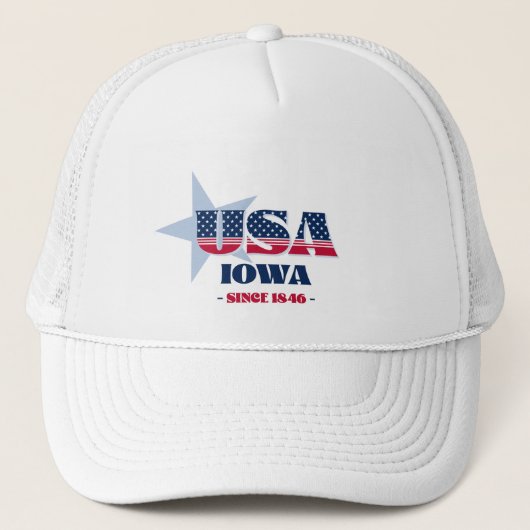 Patriotic Iowa Typografie Trucker Hat Truckerkappe (Vorderseite)