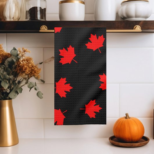 Patriotic Red Canada Maple Leaf Black Pattern Geschirrtuch