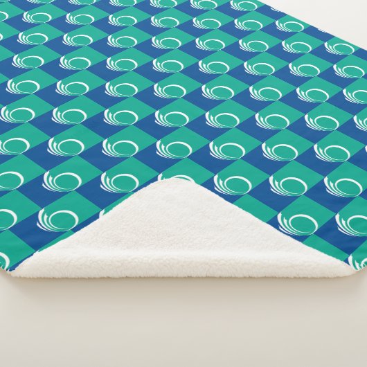 Patriotic Sherpa Blanket with flag of Ottawa Sherpadecke (3/4)