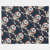Patriotic Skull und Crossbones American Flag Fleecedecke (Vorderseite (Horizontal))