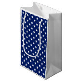 Patriotic Stars USA Preppy Blue White Fun Kleine Geschenktüte (Vorderseite Schrägansicht)