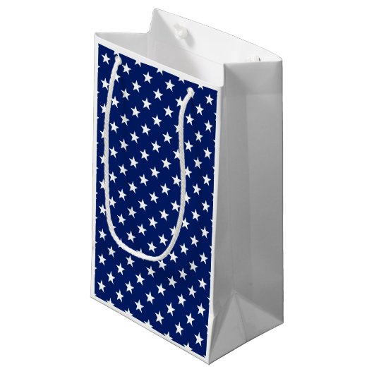 Patriotic Stars USA Preppy Blue White Fun Kleine Geschenktüte (Vorderseite Schrägansicht)