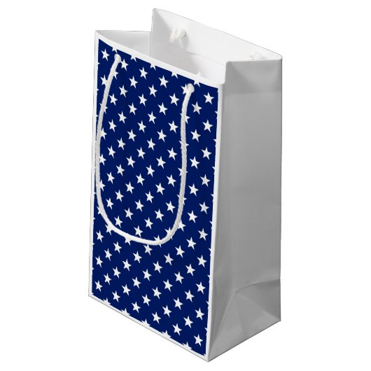 Patriotic Stars USA Preppy Blue White Fun Kleine Geschenktüte (Rückseite Schrägansicht)