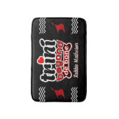 Patriotic Trini Beyond de Bone mit dem Namen BLACK Badematte (Vorderseite Vertikal)