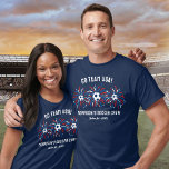 Patriotic USA Fireworks Soccer Team Crew Custom T-Shirt<br><div class="desc">Unterstützen Sie Ihr Team mit diesem festlichen T - Shirt mit Fußballbällen und roten, weißen und blauen Feuerwerken. Fügen Sie einfach Ihre 3 Zeilen benutzerdefinierten Text hinzu. Perfekt zum Fußballturnier - passend zu allen Fußballfreunden und Shirts - auch ideal für ein Party am 4. Juli, Fußball-Wiedersehen, Gedenktag oder Veteran's Day...</div>