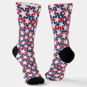 Patriotic White Stars on Red and Blue Stripe Socken (Gewinkelt)