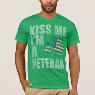 Patriotisch küssen Sie mich, den ich ein Veteran T-Shirt