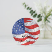 Patriotisch schwingen amerikanischer Flagge Einladung (Stehend Vorderseite)