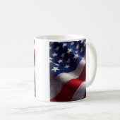 patriotisch schwingende amerikanische Flagge Kaffe Kaffeetasse (VorderseiteRechts)
